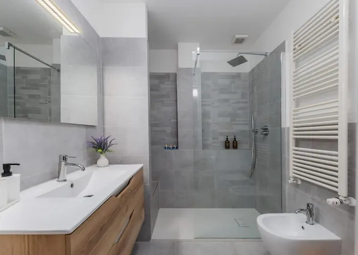 Apartment Homey Grandeur - Spacious With Terrace & Wi-fi Milan