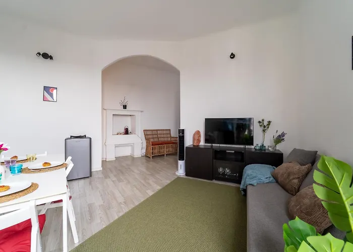 Skyline View Loft - Chinatown & Garibaldi *