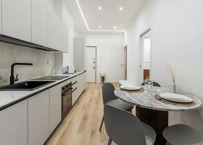 Luxury 2-bedroom Station *