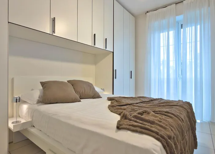 Homeby, Casa Elena * Milán