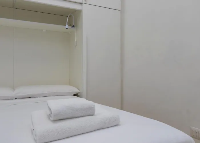 Navigli,m2 A Stone's Throw From The Subway *