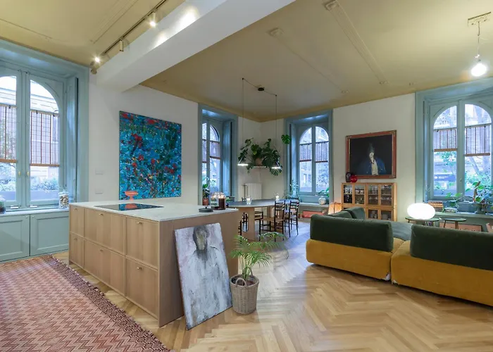 M4 Elegance And Style Near The Metro