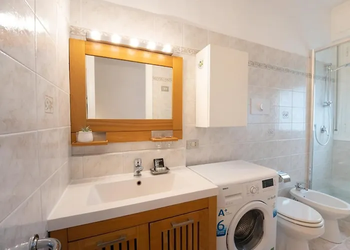 Parking, 2 Min To Metro, 8 Min To Rho Fair Apartment *