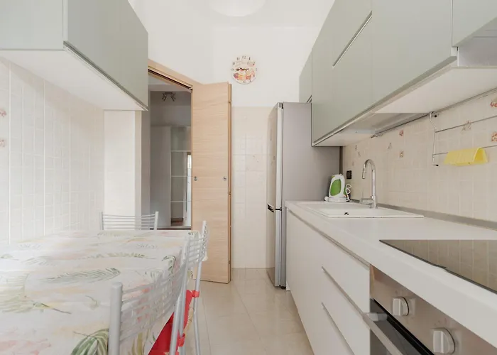 Guesthost - De Angeli Elegant