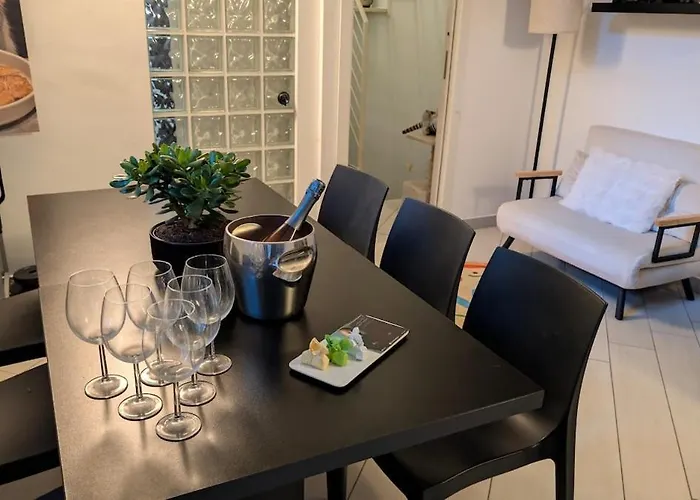 2-level Designer Loft In Isola District Mediolan