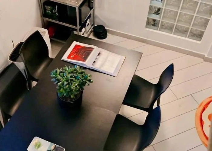 2-level Designer Loft In Isola District * ミラノ