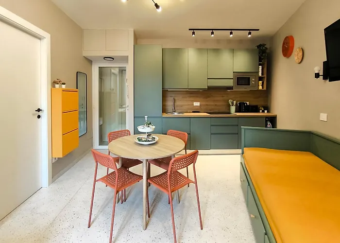 Drops & Dots In The Key Area Of ميلان