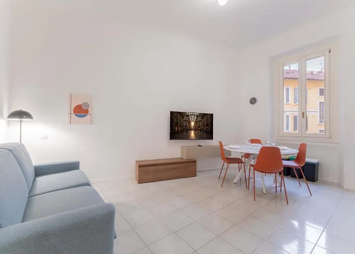 Porta Romana Gateway - New Roomy