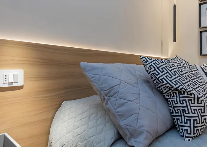 Brera Exclusive - New With Terrace, Near Parking 아파트 *