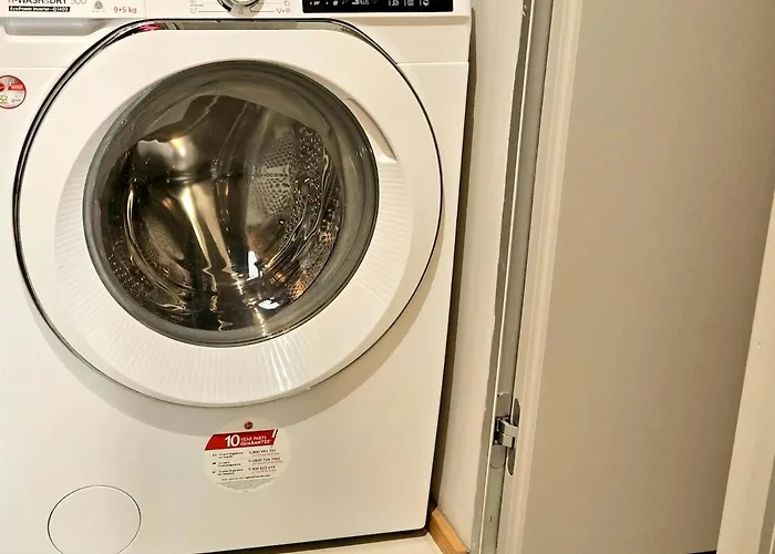 Modern Loft A Few Stops From The Center Appartamento