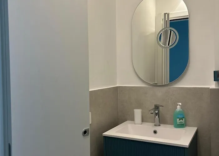 Metro Piazza Repubblica, 8 Min Walk To Station