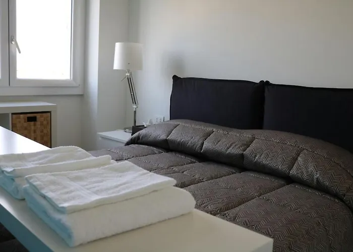 Lovely Very Near Zara Metro Station M3m5 Appartamento *