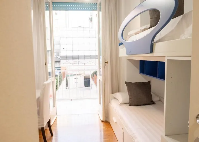 Moscova, Elegant In Centre Of *