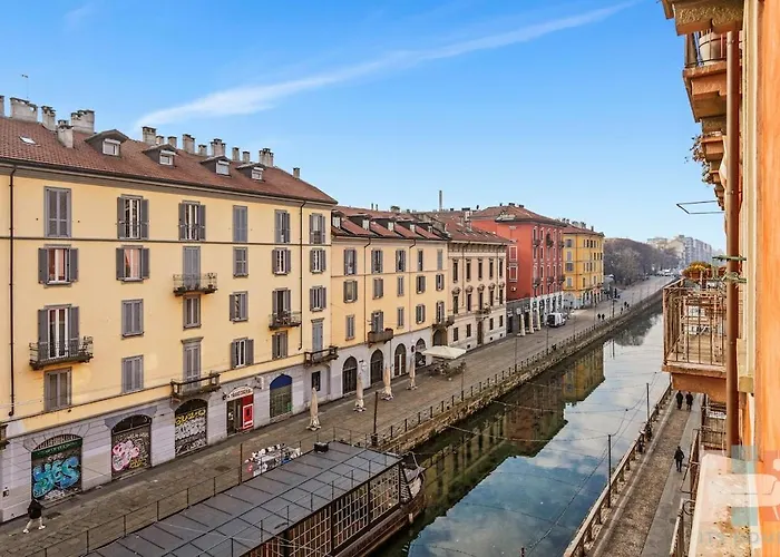 Alz54 Navigli Bright View Of The Navigli *