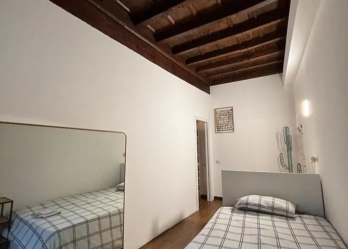 Milan's Secret Courtyard - Historic Center Apartment *