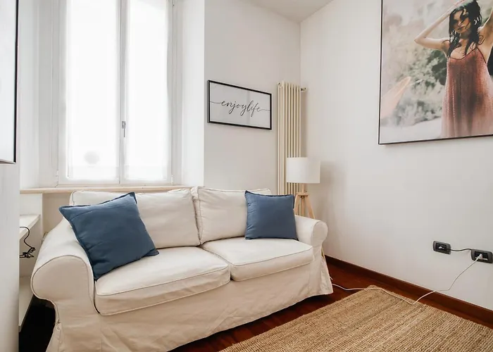 Elegant - Lorenteggio Apartment *