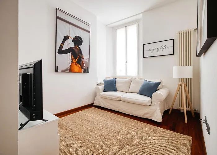 Elegant - Lorenteggio Apartment Milan