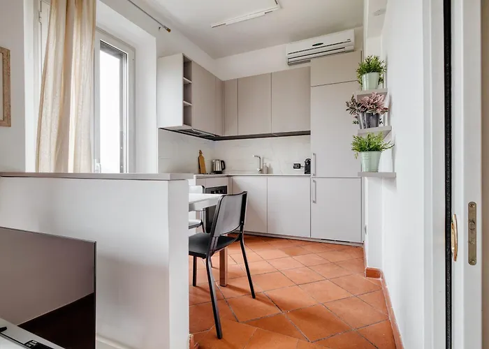 Апартаменты Just Urban - Refined In Life 2 Min M1 E M5 Metro