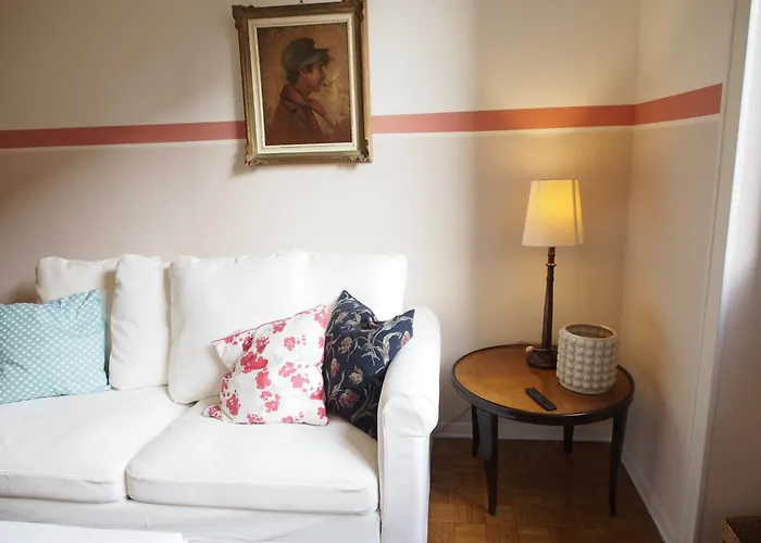 Lägenhet Spacious And Bright Two-room In Bocconi