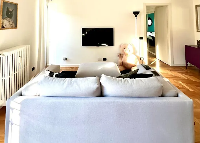 Sandrix - Stylish And Exclusive In Tricolore