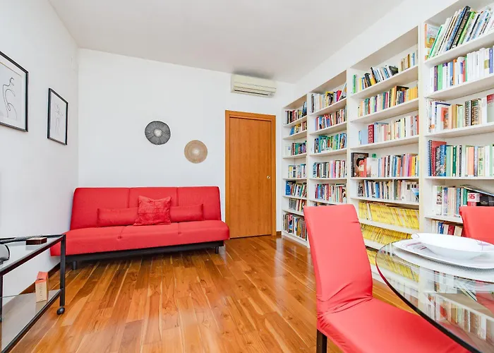 Stylish Near Duomo, Near Metro, Balcony Daire Milano