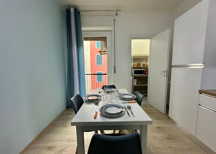 דירה Lucania Azzurra Apartment, Elegante E Confortevole, Con Metro M3 Sotto Casa, Collegamento Diretto A Duomo Di E Stazione