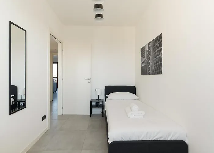 Guesthost - Modern Pirelli