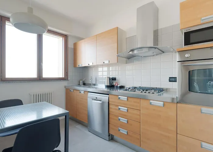 Guesthost - Modern Pirelli Apartment Milan