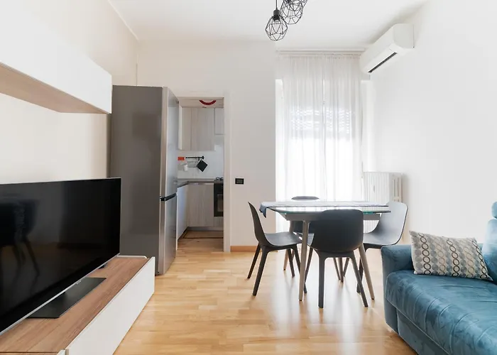 Guesthost - Stylish Flat In Navigli District Апартаменты *