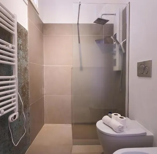 Delizioso Monolocale Adiacenza Isola *