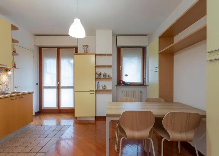 아파트 Metro 4 Spacious And Bright Three-room *