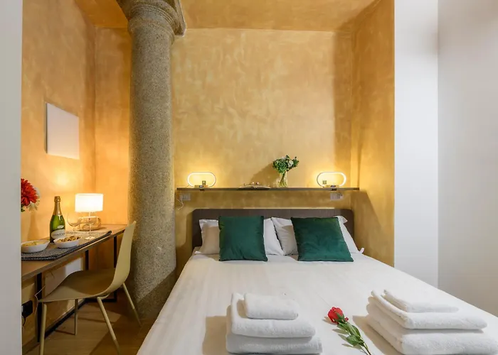 Cesariano, 11 - In Vibrant Via Cesariano Appartamento *