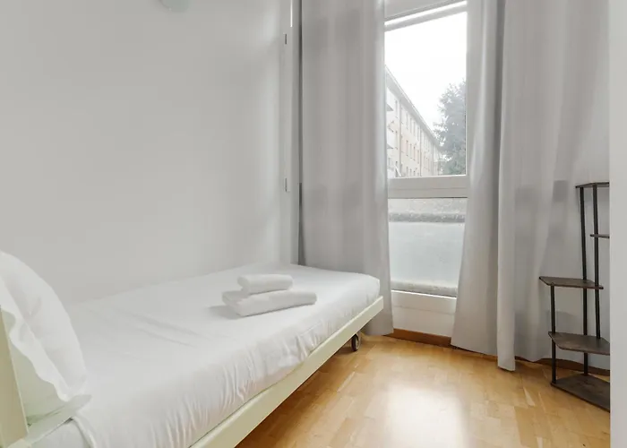 Guesthost - Modern In Corvetto * 밀라노