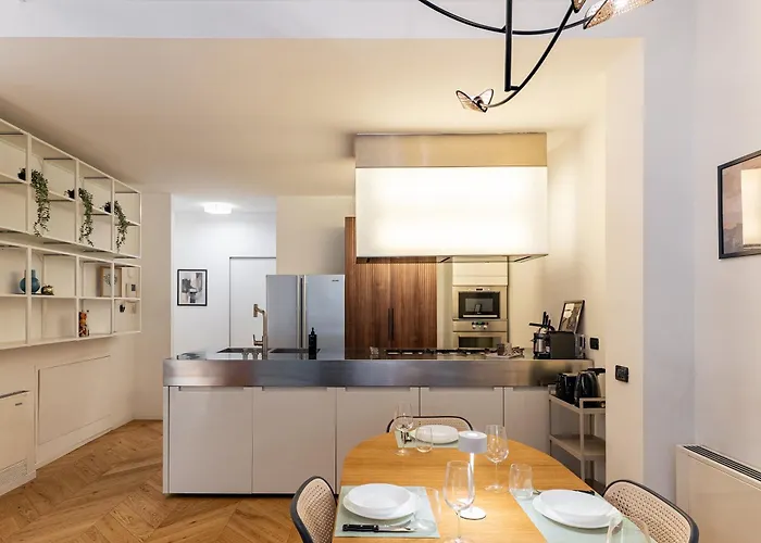 Modern Loft With Projector E Private Garden, Station