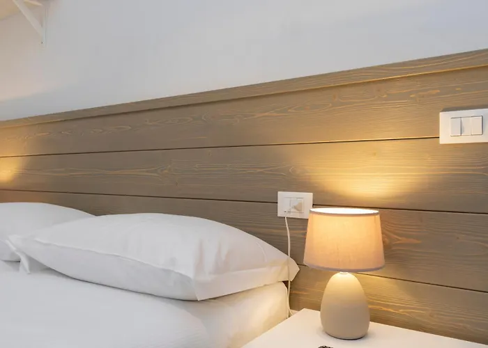 Comfortable Two-room Porta Romana M3 Mailand