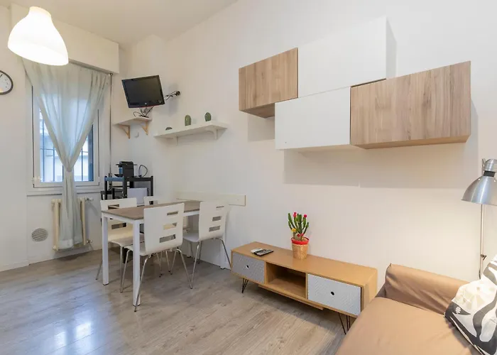 Comfortable Two-room Porta Romana M3 Mailand
