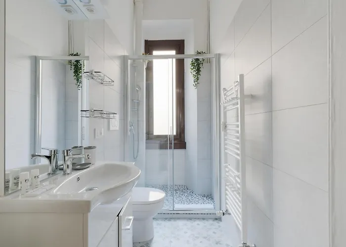 Guesthost - Porta Romana Lovely アパート