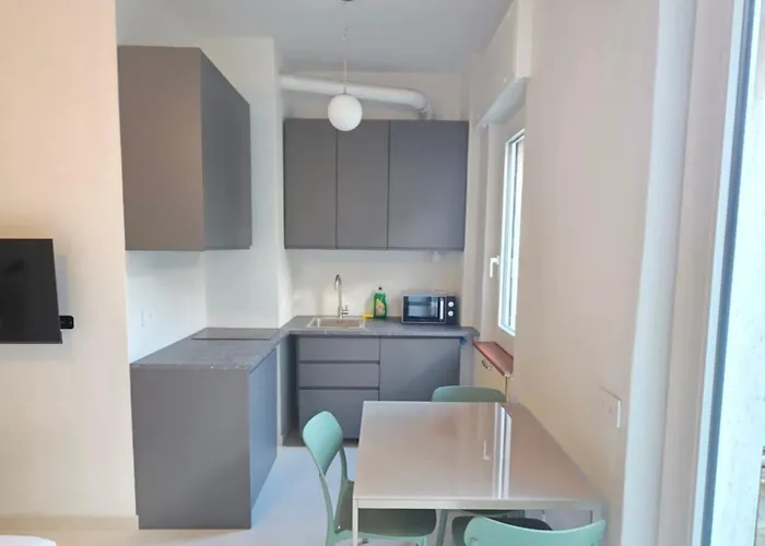 Maciachini - Menabrea With Balcony Next To Metro M1 - 15 Min To Duomo