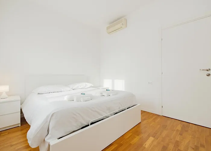 Isola - 2 Bedrooms - Free Parking מילאנו