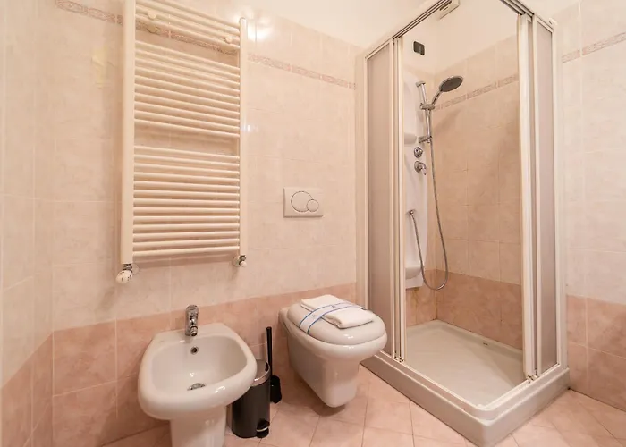 Moderno Con Garage, Wi-fi, Aria Condizionata E Terrazzo アパート ミラノ