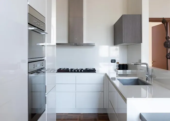 Luminoso Trilocale Piano Alto Vicino All' Arco Della Pace Lägenhet *