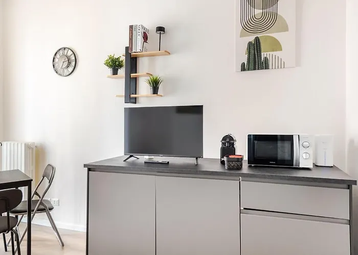 Moderno Vicino Metro M5 Apartamento