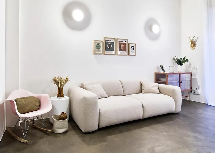 Design With Private Street Entrance