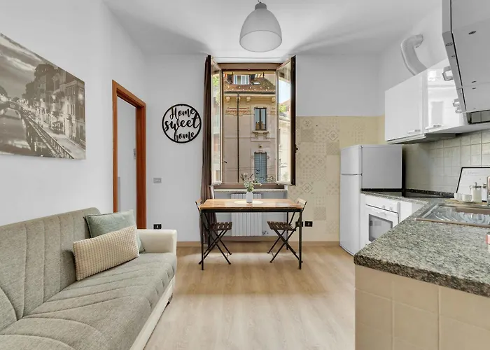 New! Stylish 3-person Flat By Metro M3 & Sunny Balcony