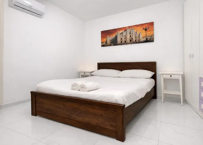 Bed & Garage Apartment In Villa 公寓