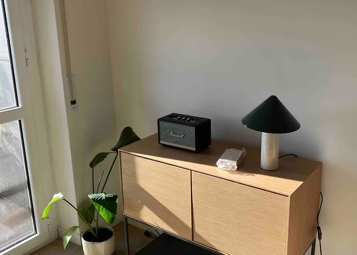 Design And Comfort In West Apartament *