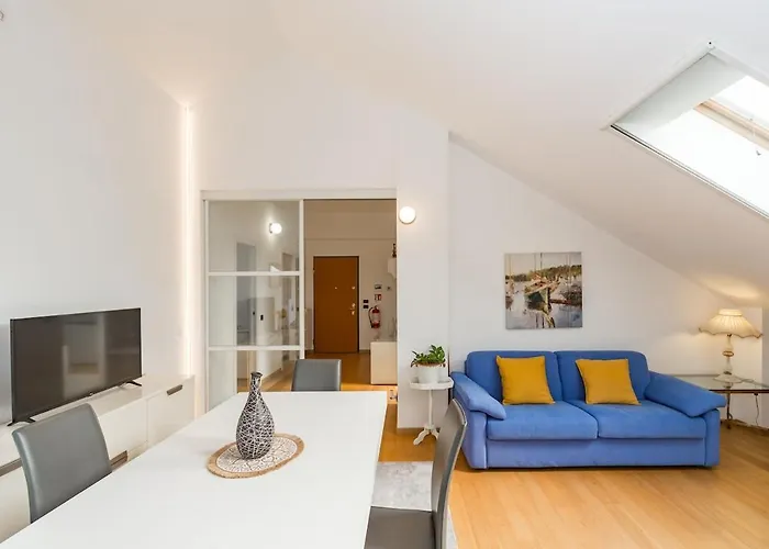 Romantic Navigli Attic Free Garage 255 X 520 Cm