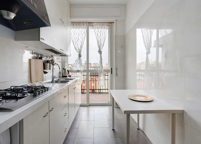 Quadrilocale Luminoso Con Balcone Milan