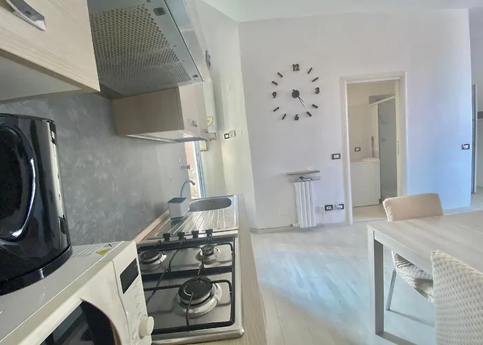 Modica Home, Nel Cuore Di Famagosta, In Posizione Tranquilla *