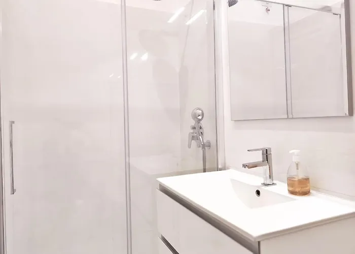 Brand New Connected To Two Metro Lines